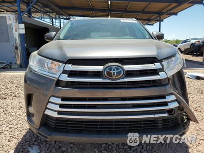 Piąte zdjęcie samochodu w środku: 2017 TOYOTA HIGHLANDER SE VIN:5TDJZRFH6HS451678 - miniatura