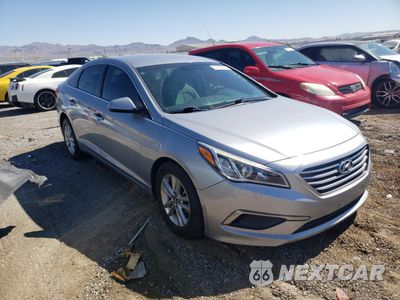 Czwarte zdjęcie samochodu z boku: 2017 HYUNDAI SONATA SE VIN:5NPE24AF0HH475057 - miniatura