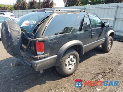 Trzecie zdjęcie samochodu z tyłu: 2003 CHEVROLET BLAZER VIN:1GNCT18XX3K171656 - miniatura