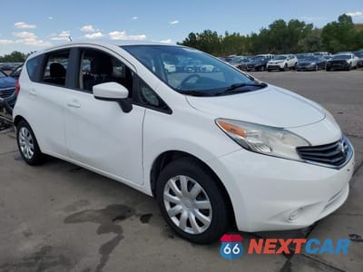 Czwarte zdjęcie samochodu z boku: 2016 NISSAN VERSA NOTE SV VIN:3N1CE2CP5GL367429 - miniatura