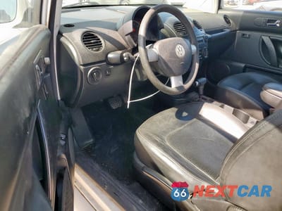 Zdjęcie 8 z 12 samochodu: 2010 VOLKSWAGEN NEW BEETLE VIN:3VWPG3AGXAM010554 - miniatura