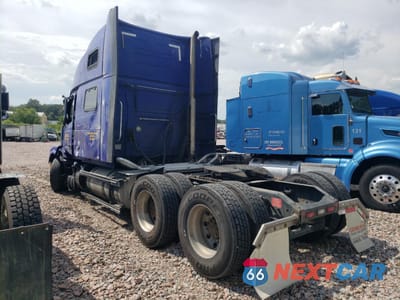 Trzecie zdjęcie samochodu z tyłu: 2018 VOLVO VN VNL VIN:4V4NC9EH6JN998034 - miniatura