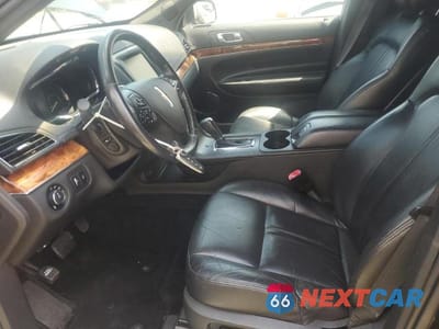 Zdjęcie 7 z 13 samochodu: 2013 LINCOLN MKT VIN:2L1MJ5LK8DBL58375 - miniatura