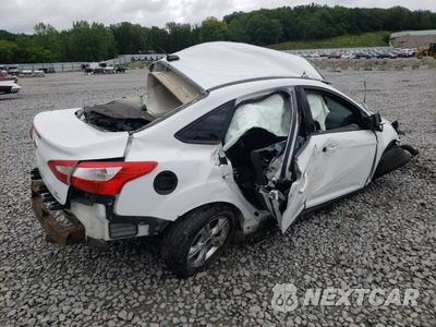 Trzecie zdjęcie samochodu z tyłu: 2014 FORD FOCUS SE VIN:1FADP3F2XEL176086 - miniatura