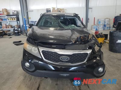 Piąte zdjęcie samochodu w środku: 2012 KIA SORENTO BASE VIN:5XYKT3A64CG233298 - miniatura