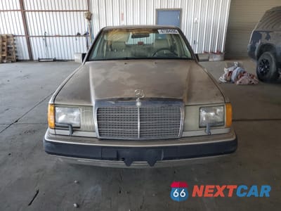 Piąte zdjęcie samochodu w środku: 1990 MERCEDES-BENZ 300 E VIN:WDBEA30D2LB121367 - miniatura