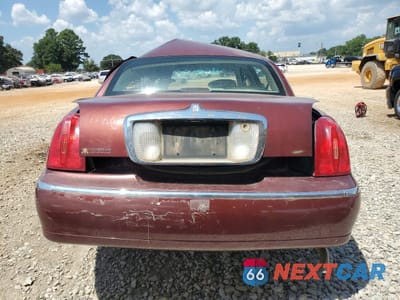 Zdjęcie 6 z 11 samochodu: 2000 LINCOLN TOWN CAR EXECUTIVE VIN:1LNHM81W6YY774724 - miniatura