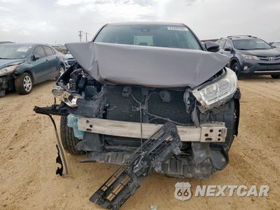 Piąte zdjęcie samochodu w środku: 2017 TOYOTA HIGHLANDER LE VIN:5TDZARFHXHS026779 - miniatura