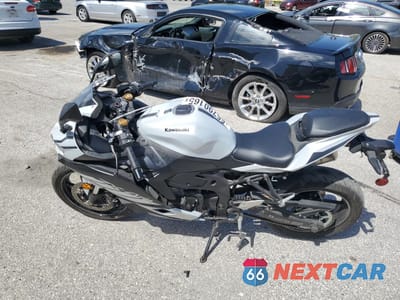 Trzecie zdjęcie samochodu z tyłu: 2025 KAWASAKI ZX400 S VIN:ML5ZXCS11SDA39912 - miniatura