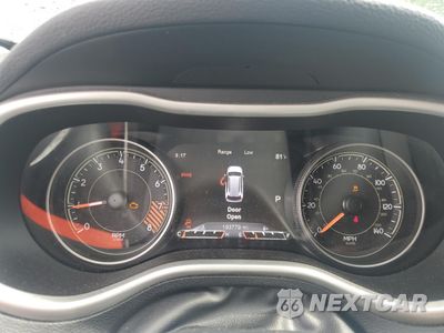 Zdjęcie 9 z 13 samochodu: 2015 JEEP CHEROKEE TRAILHAWK VIN:1C4PJMBS0FW655167 - miniatura