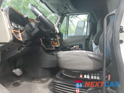 Piąte zdjęcie samochodu w środku: 2016 INTERNATIONAL PROSTAR VIN:3HSDJAPR2GN284913 - miniatura