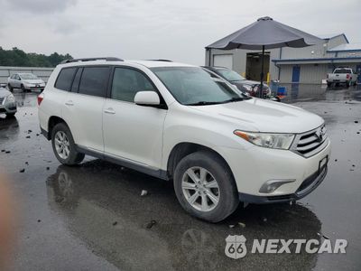 Czwarte zdjęcie samochodu z boku: 2013 TOYOTA HIGHLANDER BASE VIN:5TDBK3EH9DS186482 - miniatura