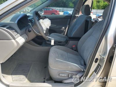 Zdjęcie 7 z 12 samochodu: 2004 TOYOTA CAMRY LE VIN:4T1BE32K64U827408 - miniatura