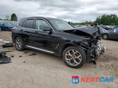 Czwarte zdjęcie samochodu z boku: 2021 BMW X3 XDRIVE30E VIN:5UXTS1C03M9G49481 - miniatura