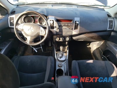 Zdjęcie 8 z 13 samochodu: 2011 MITSUBISHI OUTLANDER SE VIN:JA4JT3AX5BU607901 - miniatura