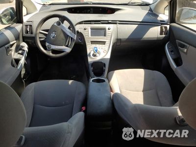 Zdjęcie 8 z 12 samochodu: 2013 TOYOTA PRIUS VIN:JTDKN3DUXD1639320 - miniatura