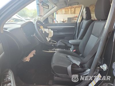 Zdjęcie 7 z 13 samochodu: 2018 MITSUBISHI OUTLANDER SE VIN:JA4AZ3A32JZ058820 - miniatura