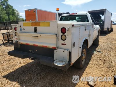 Trzecie zdjęcie samochodu z tyłu: 2014 CHEVROLET SILVERADO C3500 VIN:1GB3CZCG5EF156738 - miniatura
