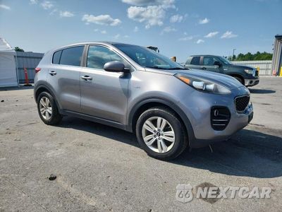 Czwarte zdjęcie samochodu z boku: 2018 KIA SPORTAGE LX VIN:KNDPMCAC7J7378404 - miniatura