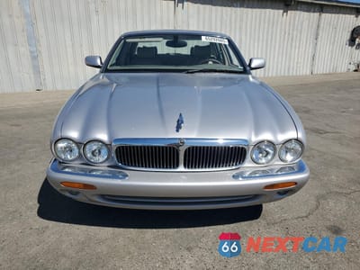 Piąte zdjęcie samochodu w środku: 2001 JAGUAR XJ8 VIN:SAJDA14C01LF25878 - miniatura