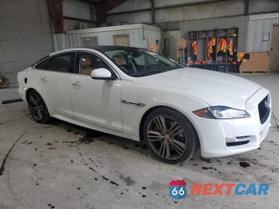 Czwarte zdjęcie samochodu z boku: 2016 JAGUAR XJ SUPERCHARGED VIN:SAJWA1CE5GMV98062 - miniatura