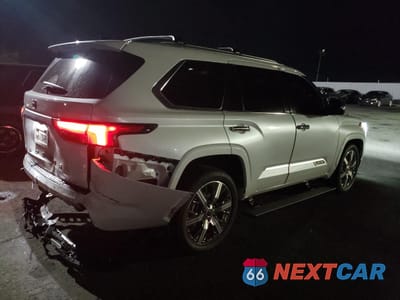 Trzecie zdjęcie samochodu z tyłu: 2023 TOYOTA SEQUOIA SR5 VIN:7SVAAABA5PX009068 - miniatura