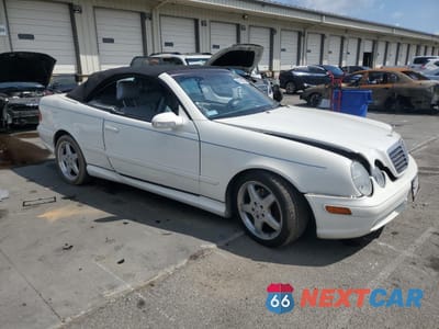 Czwarte zdjęcie samochodu z boku: 2003 MERCEDES-BENZ CLK 430 VIN:WDBLK70G83T135032 - miniatura