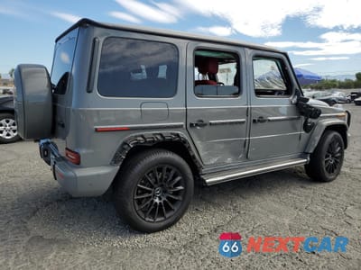 Trzecie zdjęcie samochodu z tyłu: 2021 MERCEDES-BENZ G 550 VIN:W1NYC6BJ1MX418480 - miniatura