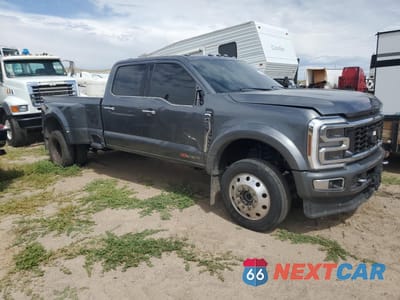 Czwarte zdjęcie samochodu z boku: 2024 FORD F450 SUPER DUTY VIN:1FT8W4DM5RED85335 - miniatura
