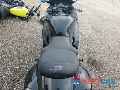 Zdjęcie 6 z 8 samochodu: 2016 SUZUKI GSX1300 RA VIN:JS1GX72B7G2100042 - miniatura
