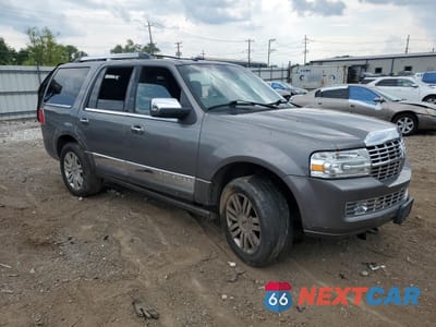 Czwarte zdjęcie samochodu z boku: 2012 LINCOLN NAVIGATOR VIN:5LMJJ2J50CEL06395 - miniatura