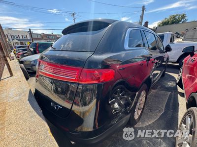 Trzecie zdjęcie samochodu z tyłu: 2018 LINCOLN MKT VIN:2LMHJ5NKXJBL02404 - miniatura