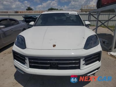 Piąte zdjęcie samochodu w środku: 2024 PORSCHE CAYENNE VIN:WP1AA2AY9RDA12217 - miniatura