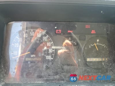 Zdjęcie 9 z 13 samochodu: 2003 ISUZU NPR HD 4X2 LOW TILT VIN:4KLC4B1R33J800333 - miniatura