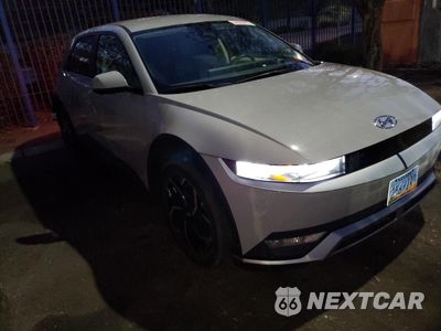Czwarte zdjęcie samochodu z boku: 2022 HYUNDAI IONIQ 5 SE VIN:KM8KMDAF5NU054445 - miniatura