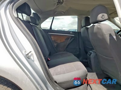 Zdjęcie 10 z 13 samochodu: 2005 VOLKSWAGEN NEW JETTA VALUE VIN:3VWPF71K55M613299 - miniatura