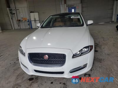 Piąte zdjęcie samochodu w środku: 2016 JAGUAR XJ SUPERCHARGED VIN:SAJWA1CE5GMV98062 - miniatura