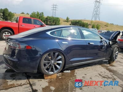Trzecie zdjęcie samochodu z tyłu: 2013 TESLA MODEL S VIN:5YJSA1DP4DFP05426 - miniatura