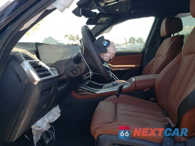 Zdjęcie 7 z 13 samochodu: 2025 BMW X7 M60I VIN:5UX33EM08S9X65854 - miniatura