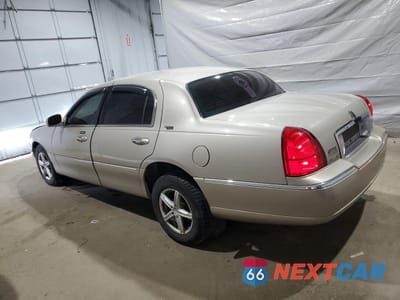 Drugie zdjęcie samochodu z przodu: 2008 LINCOLN TOWN CAR SIGNATURE LIMITED VIN:2LNHM82W48X649915 - miniatura