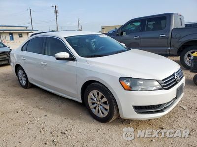 Czwarte zdjęcie samochodu z boku: 2015 VOLKSWAGEN PASSAT S VIN:1VWAT7A39FC048680 - miniatura