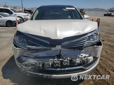 Piąte zdjęcie samochodu w środku: 2017 LINCOLN MKX SELECT VIN:2LMPJ6KRXHBL35321 - miniatura