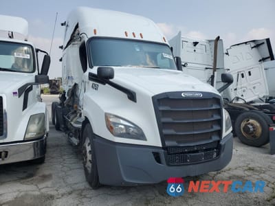 2018 FREIGHTLINER CASCADIA 126 SEMI TRUCK 3AKJHHDR0JSJN4757 - główne zdjęcie licytacji z USA - miniatura