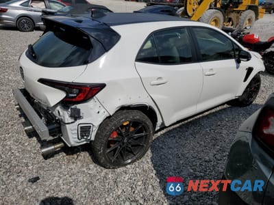 Trzecie zdjęcie samochodu z tyłu: 2024 TOYOTA GR COROLLA CORE VIN:JTNABAAE3RA013925 - miniatura