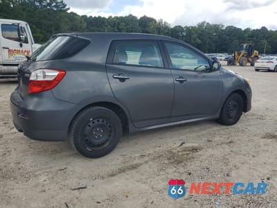 Trzecie zdjęcie samochodu z tyłu: 2011 TOYOTA COROLLA MATRIX VIN:2T1KU4EE3BC587117 - miniatura
