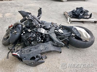 Trzecie zdjęcie samochodu z tyłu: 2025 KAWASAKI ZX1002 M VIN:JKBZXVM15SA009508 - miniatura