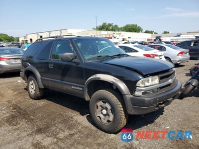 Czwarte zdjęcie samochodu z boku: 2003 CHEVROLET BLAZER VIN:1GNCT18XX3K171656 - miniatura