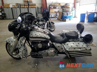 Trzecie zdjęcie samochodu z tyłu: 2013 HARLEY-DAVIDSON FLHX STREET GLIDE VIN:1HD1KBM35DB652359 - miniatura