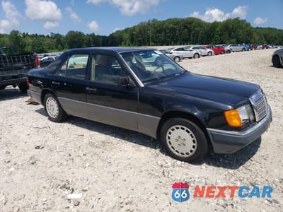 Czwarte zdjęcie samochodu z boku: 1993 MERCEDES-BENZ 300 E 2.8 VIN:WDBEA28E0PC002885 - miniatura