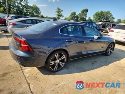 Trzecie zdjęcie samochodu z tyłu: 2022 VOLVO S60 B5 INSCRIPTION VIN:7JRL12TL0NG161640 - miniatura